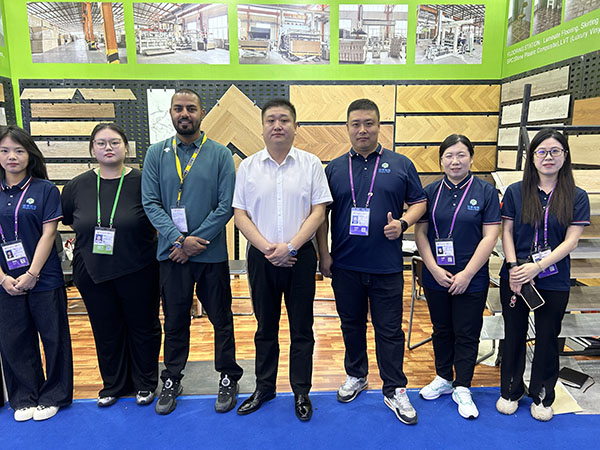 Shandong Mingzun New Material Co., Ltd. gör ett fantastiskt framträdande på den internationella golvutställningen